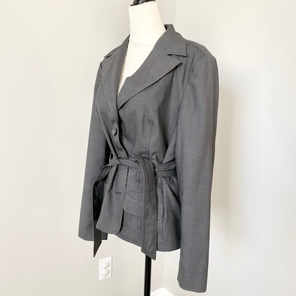 💖SALE‼️ Bandolino Blazer with tie belt. - Picture 5 of 7